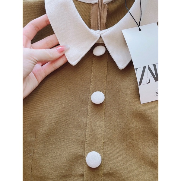 Váy nhung phối cúc bọc đai eo | BigBuy360 - bigbuy360.vn