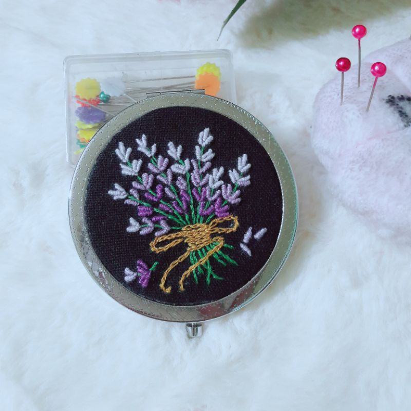 Gương thêu tay handmade