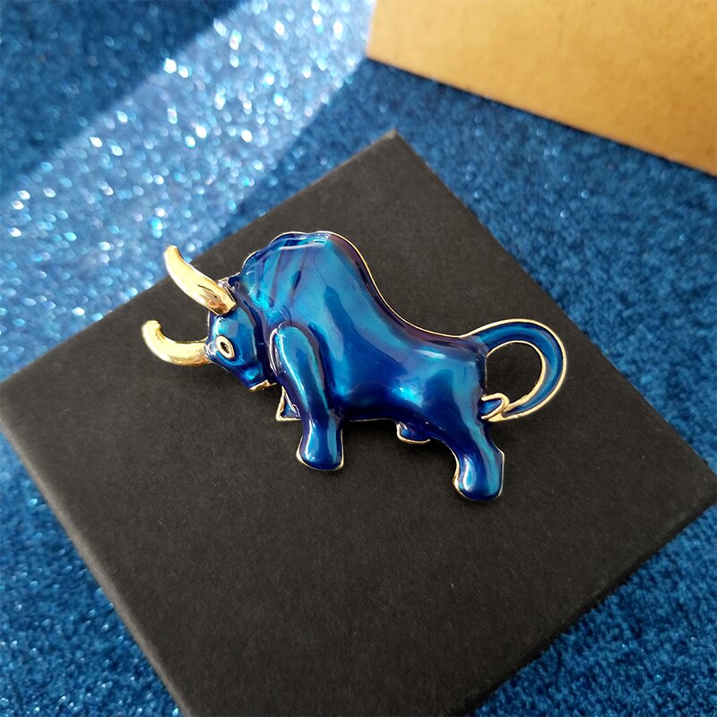 Huy hiệu cài áo hình chú bò hoạt hình đáng yêu