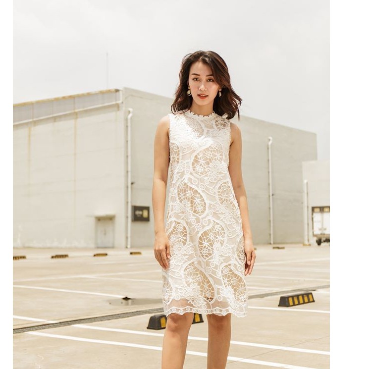 Đầm suông phối ren cổ kín sang trọng VANIA- D18096 không tay