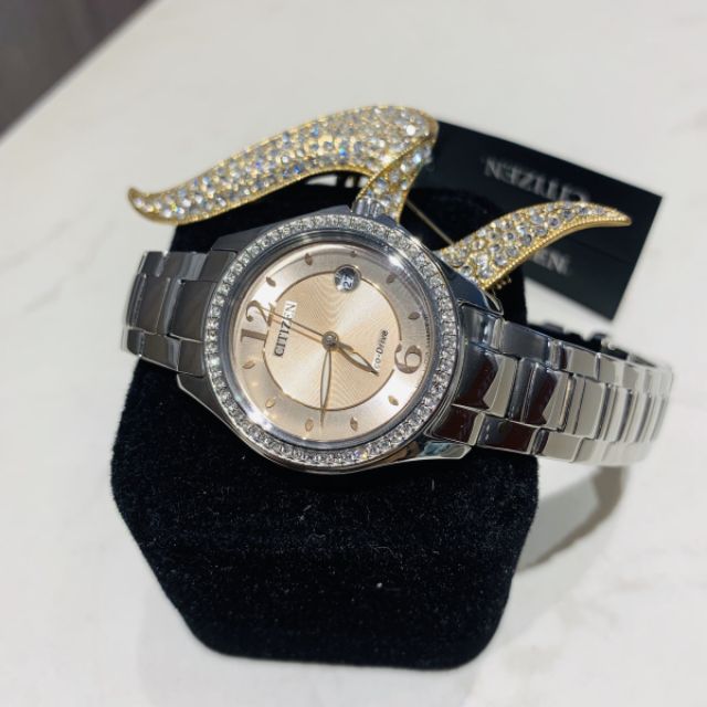 Đồng hồ nữ Citizen FE1140-86X eco-drive kính cứng viền swarovski - dây kim loại - size 29mm