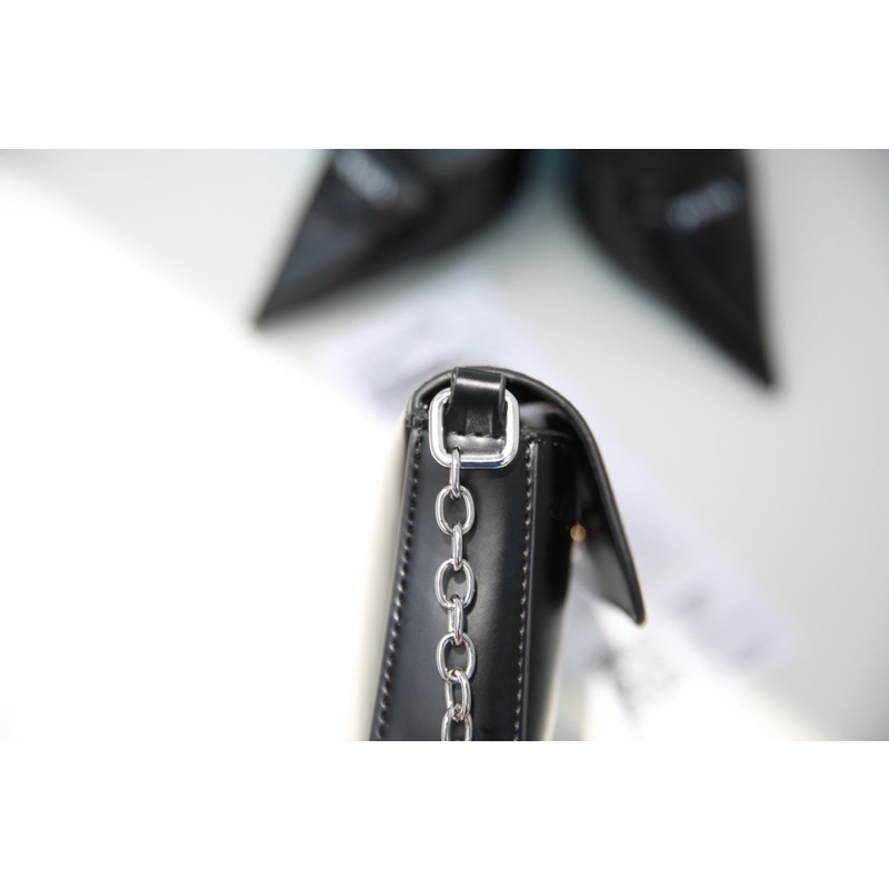 Túi đeo chéo prada mini