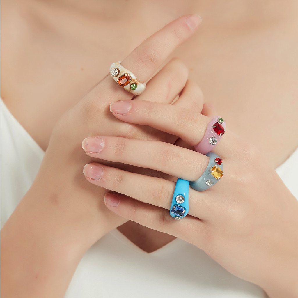 Nhẫn đính đá phong cách cổ điển dành cho nữ