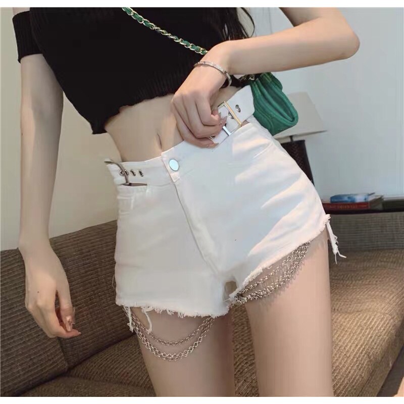 Quần jean cutout siêu ngắn kèm dây xích