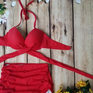 Bikini cạp cao nhún