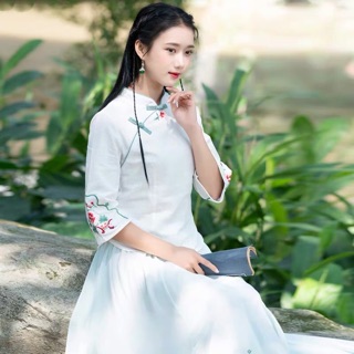Sườn xám cách tân có bán lẻ riêng áo.
