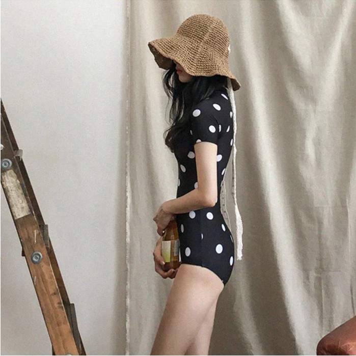 (ORDER) Bikini liền mảnh cộc tay đen chấm bi che bụng thon gọn style Hàn Quốc