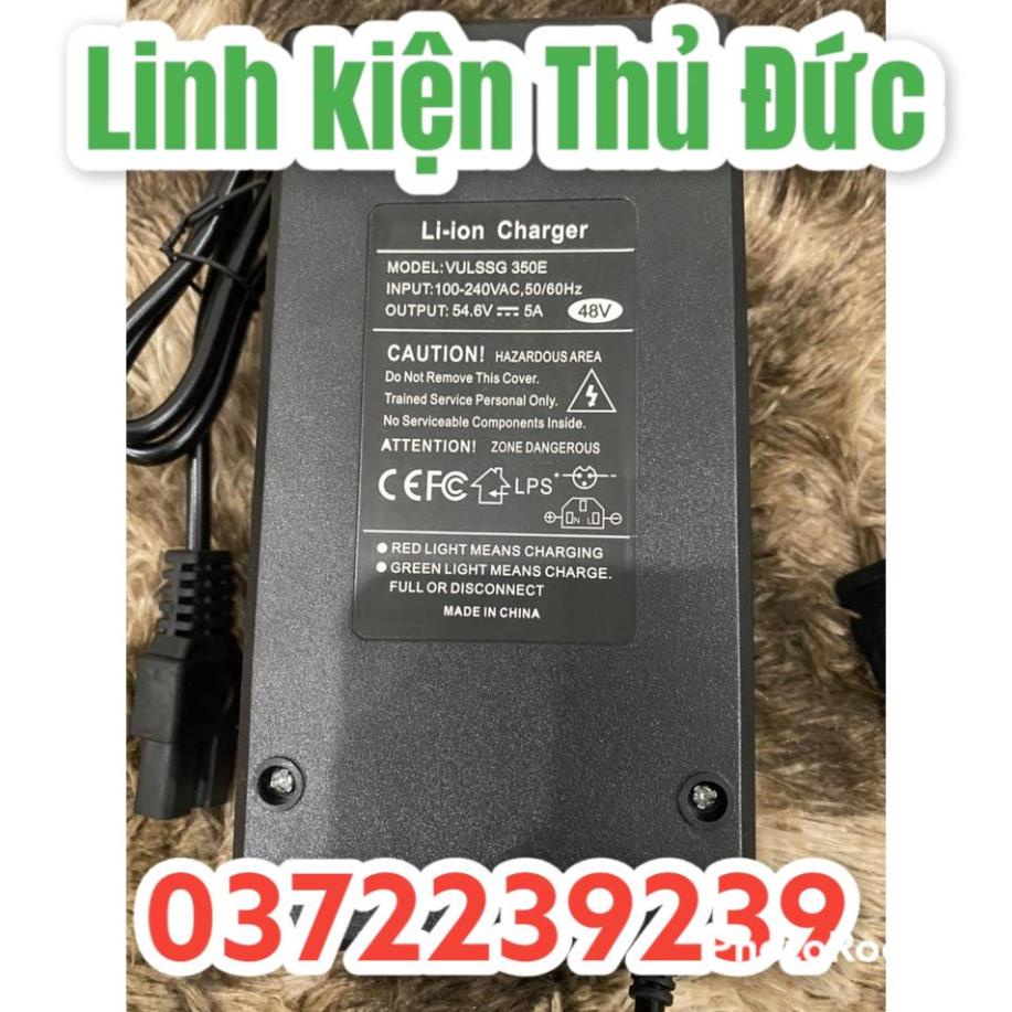 Lktd BN. Sạc xe điện 13S 48V  dùng cho pin Li-ion 3.7V, có đèn báo đầy và có quạt tản nhiệt.