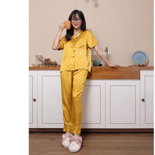 Đồ ngủ pijama lụa gấm chấm bi cộc dài