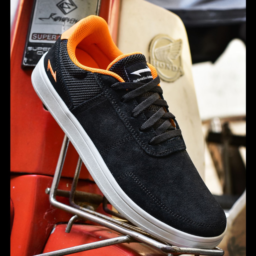 [Mã FAGREEN245 giảm tới 30K đơn 99K] Giày Sneaker RieNevan - SK8 [phối màu Đen - Xám - Cam] | BigBuy360 - bigbuy360.vn