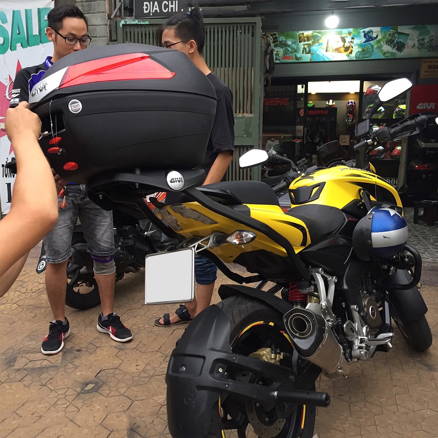 Baga Givi HRV Modenas Pulsar NS200 chính hãng cho xe chịu lực cao bao gồm đế gắn thùng