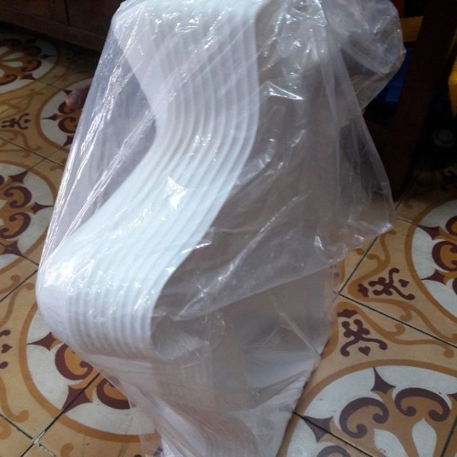 Máng nhựa treo áo bán thân