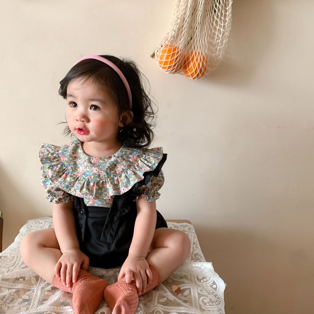 Áo hoa tay ngắn + quần sooc yếm đen cho bé gái sơ sinh phong cách Hàn quốc