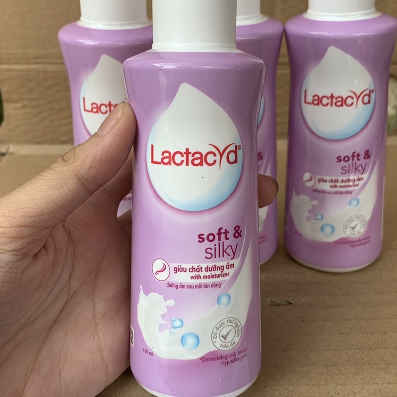 Dung dịch vệ sinh Lactacyd soft & silky 150ml ( mầu tím )