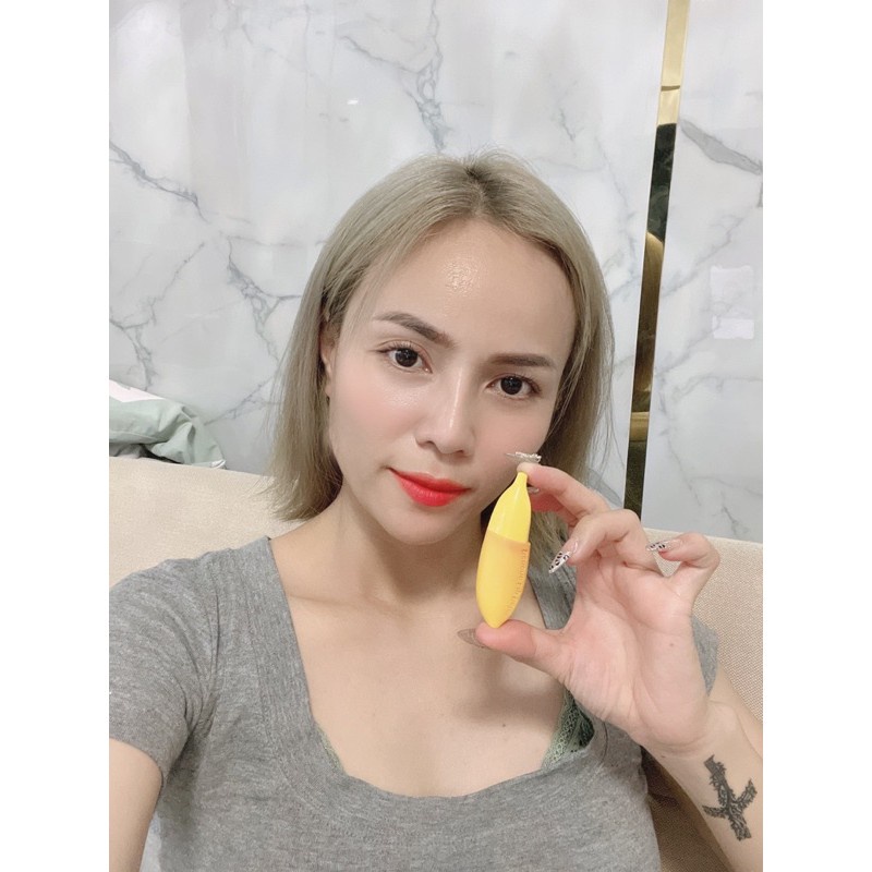 Son Filler Collagen Chuối Khử Thâm Parea cùng son màu Chu Lipstick, giúp môi căng mọng hồng hào