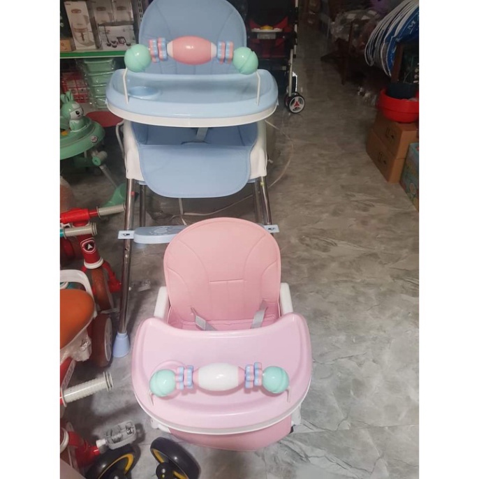 Ghế ngồi ăn dặm có bánh xe, đệm và đồ chơi Cody baby