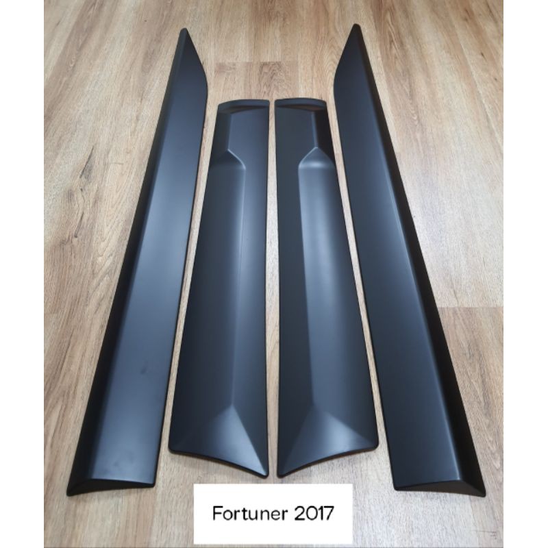 Nẹp sườn xe Fortuner 2017- 2021, 2022 bản nhựa đen siêu đẹp