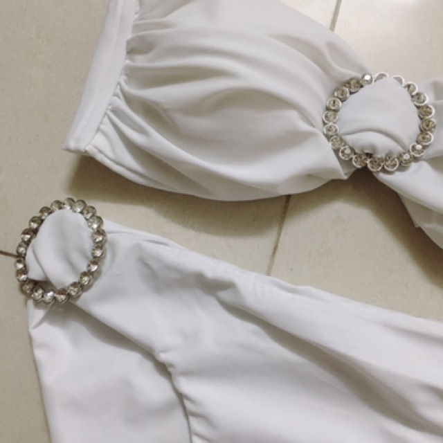 Set bikini đính khoen đá sang chảnh