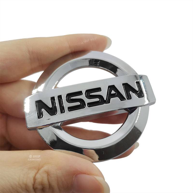 Miếng dán logo Nissan trang trí vô lăng xe hơi tiện dụng