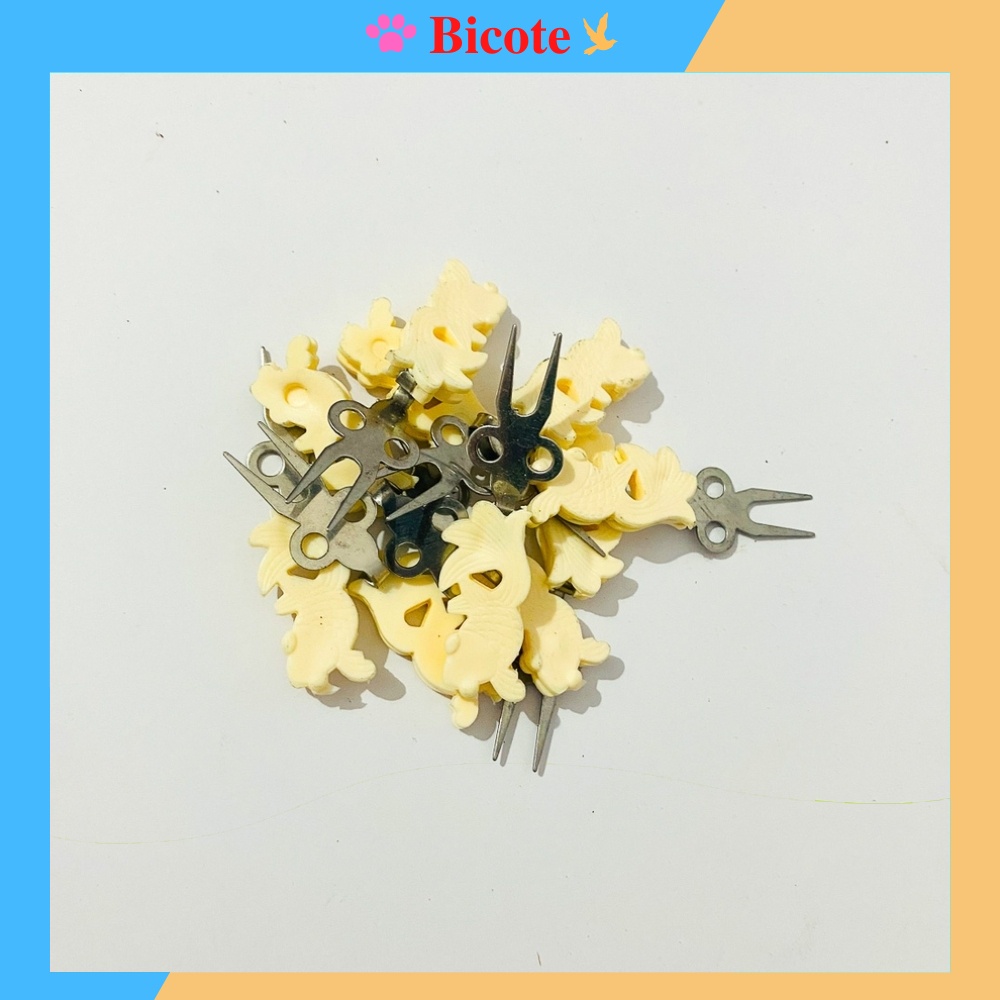 Xiên chuối hoa quả cho chim chất liệu nhựa bền đẹp giá rẻ BICOTE