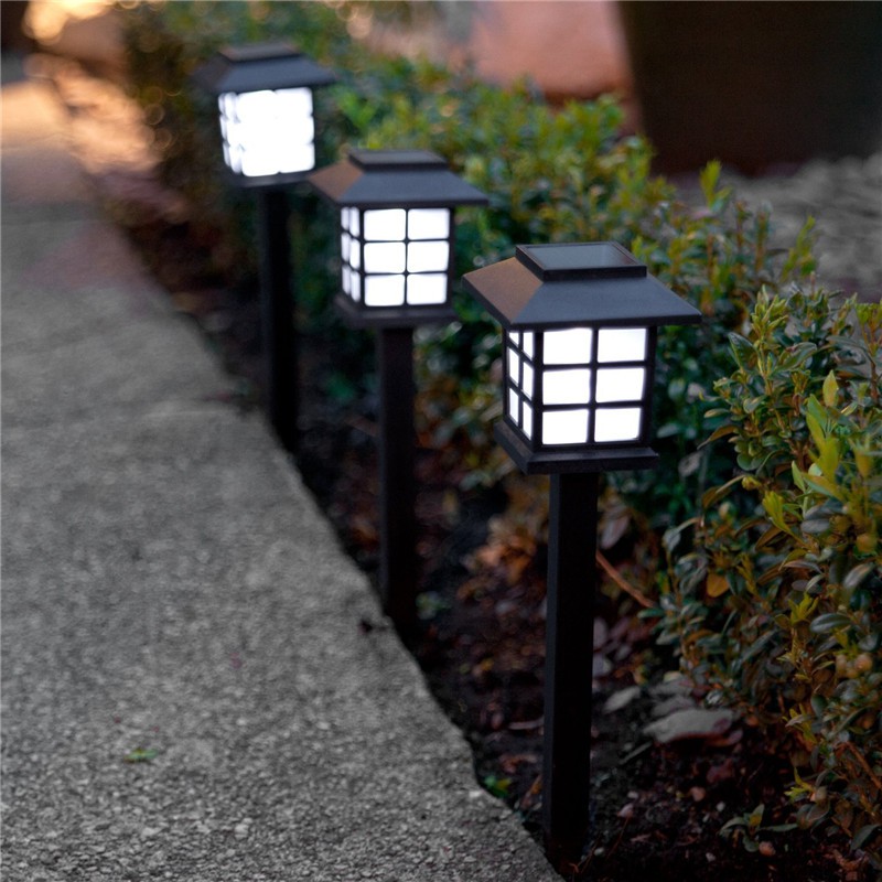 Set 2 đèn LED năng lượng mặt trời dùng trang trí vườn