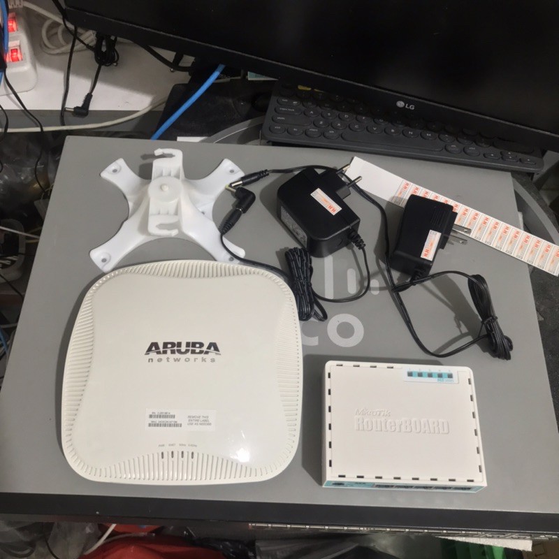 combo Router mikrotik 750gr3 và bộ phát wifi Aruba 115 hàng qua sử dụng