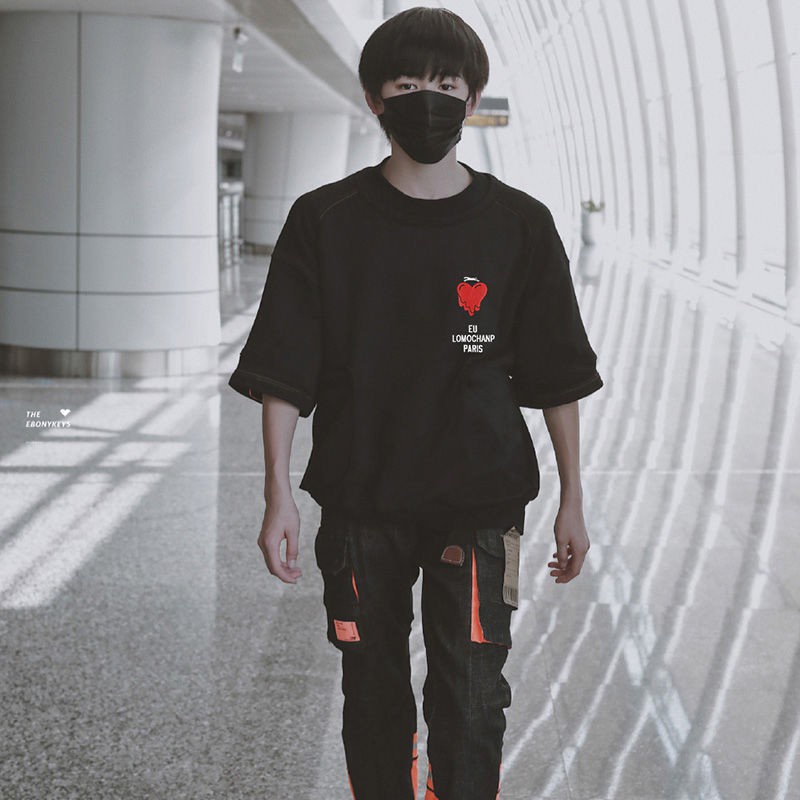 Áo phông TNT màu đen màu trắng