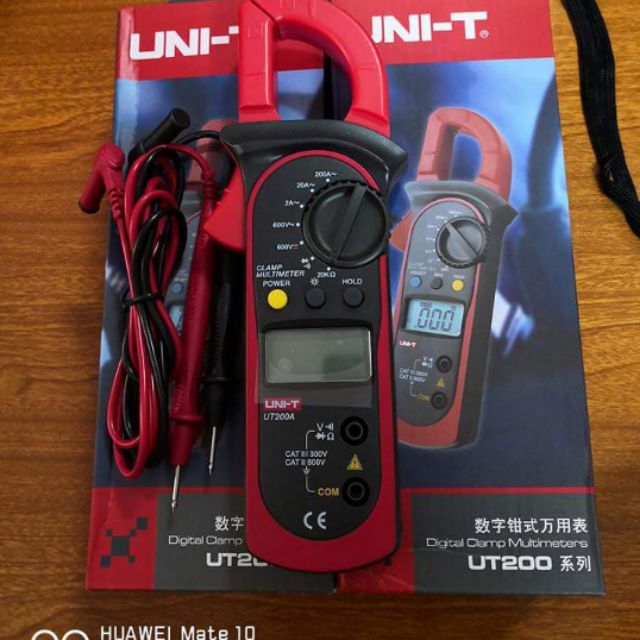 Đồng hồ kẹp dòng UT 200A