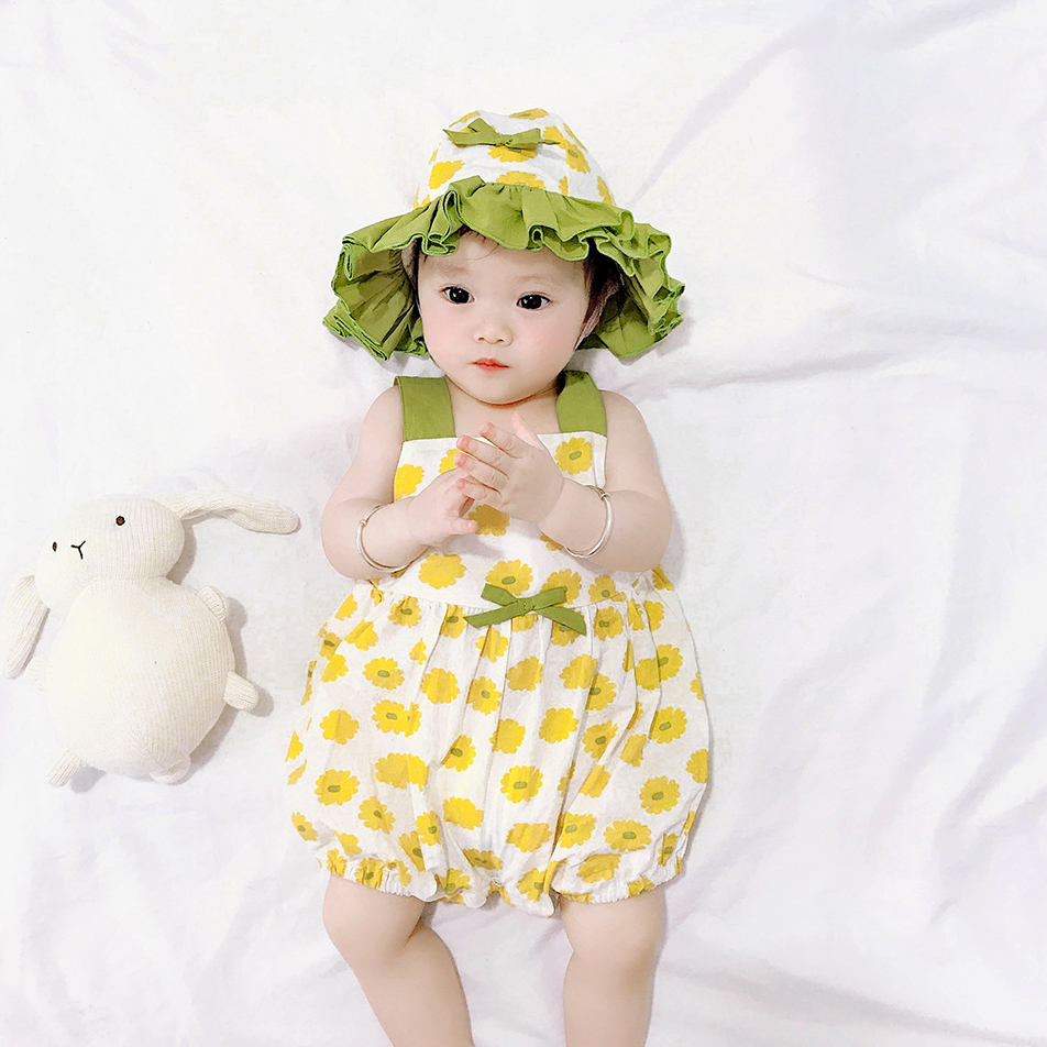 Áo liền quần in hình hoa cúc và nón kiểu công chúa xinh xắn cho bé gái