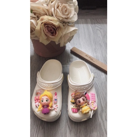 Dép Cờ róc xuất dư xịn full charm tên