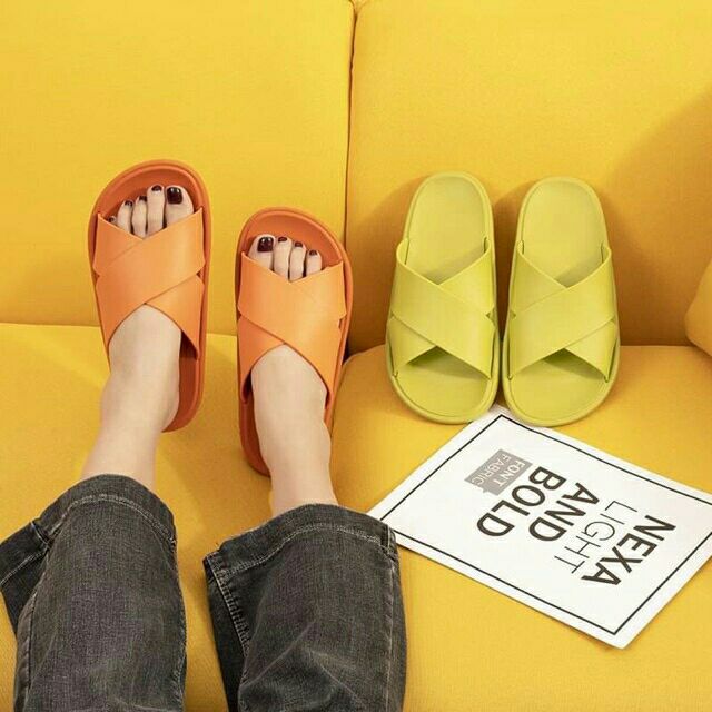Dép đế xuồng quai đan chéo