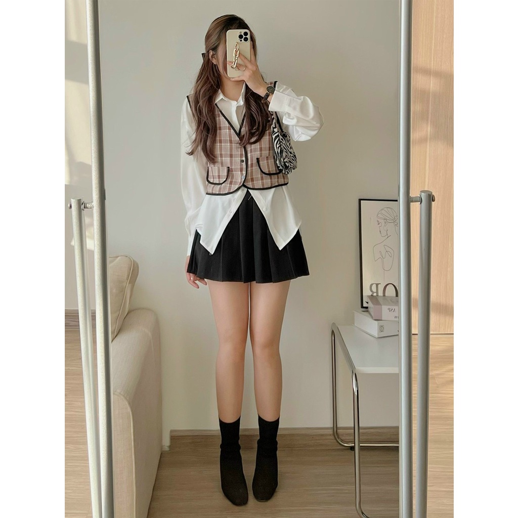Áo sơ mi Hàn Quốc, Áo sơ mi trắng dáng rộng và yếm gile dạ kẻ caro style Ulzzang