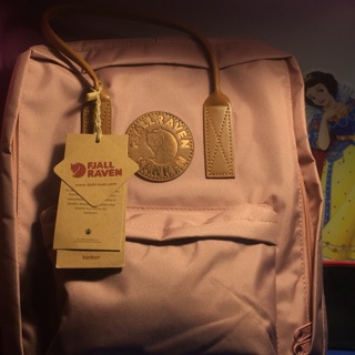 Balo kanken quai da màu hồng