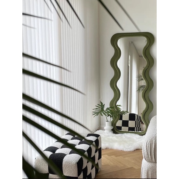 Gương sàn Waving mirror trang trí phòng khách, studio, quán cafe phong cách hiện đại tối giản