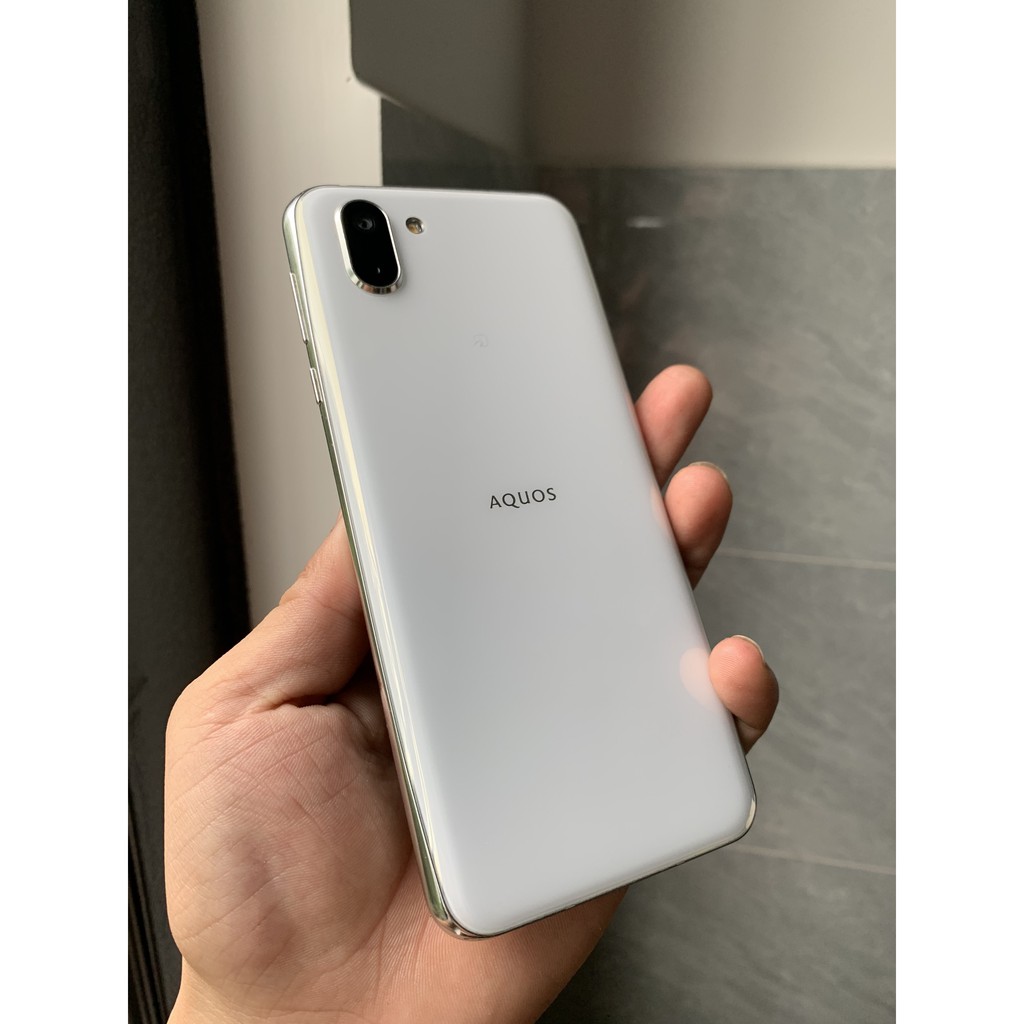 Điện thoại Sharp AQUOS R2 Ram 4/64GB 1SIM Màn Hình IPS LCD, 6"