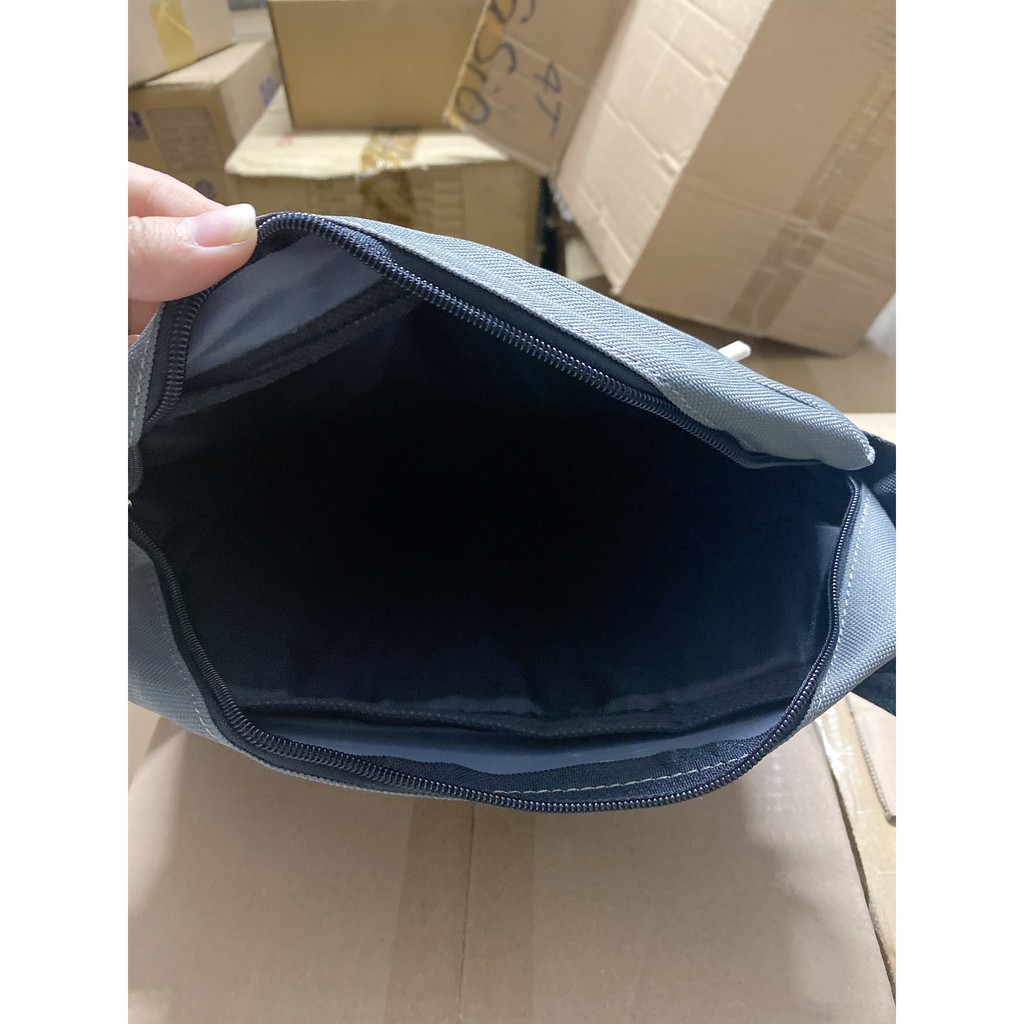 Túi đeo chéo đứng màu đen