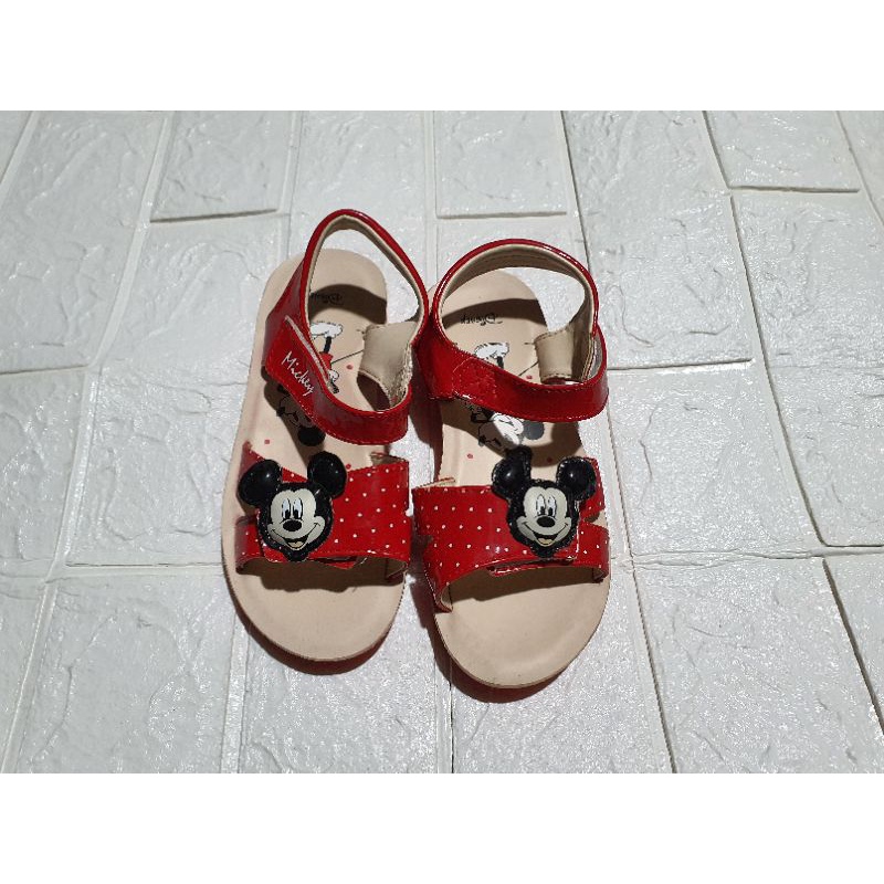 Sandal bé gái Bitias size từ 25-33