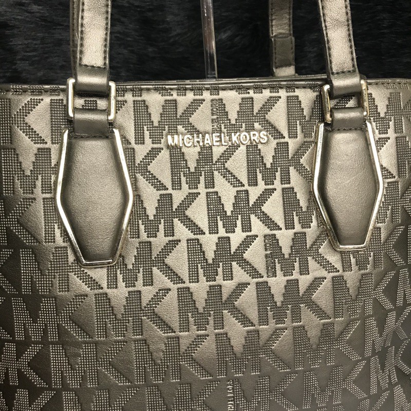 💚 👜 (Thanh lý túi tuyển- secondhand-2hand) Túi cầm tay, đeo vai phom vừa da phủ bóng dập hiệu Micheal kors độ mới ổn