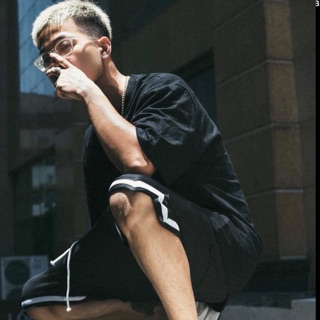 Quần short 1 line v đen unisex