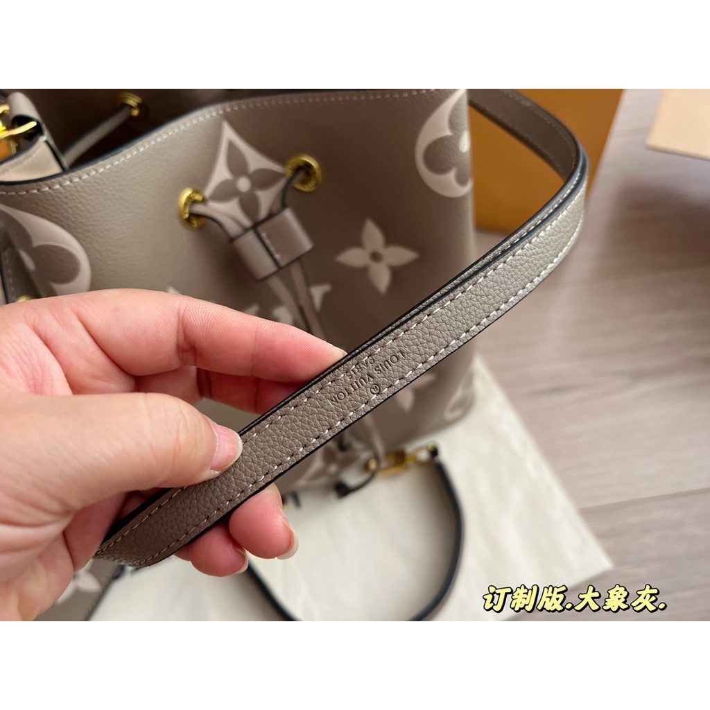 Túi xách nữ da thật Louis Vuitton LV hoạ tiết thương hiệu thời thượng, có túi mini đi kèm