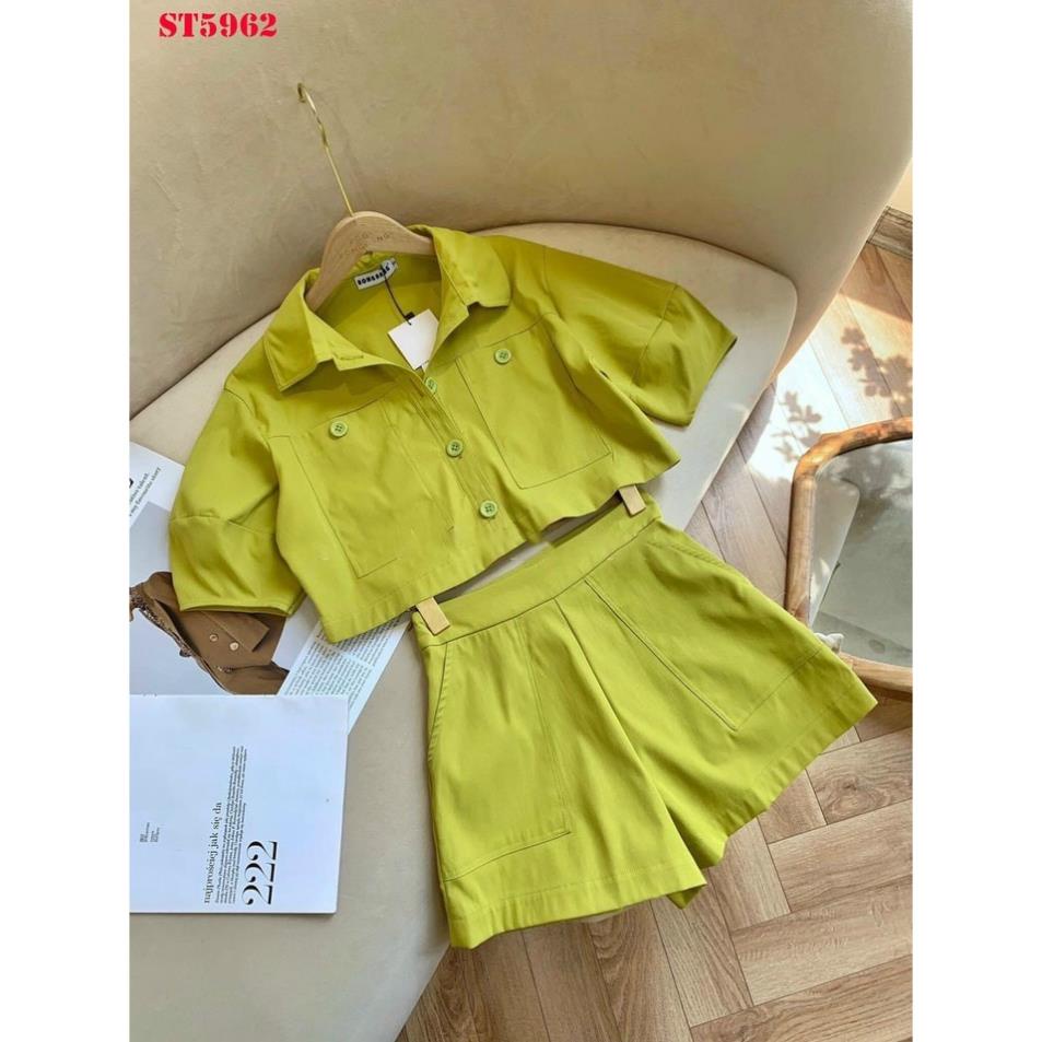 Sét Bộ Đồ Nữ, Set Đi Chơi Áo Croptop Phối Nút Kèm Quần Đùi  Phong Cách Trẻ Trung Cho Nàng Đi Dạo Phố, Dự Tiệc- Minh Phúc