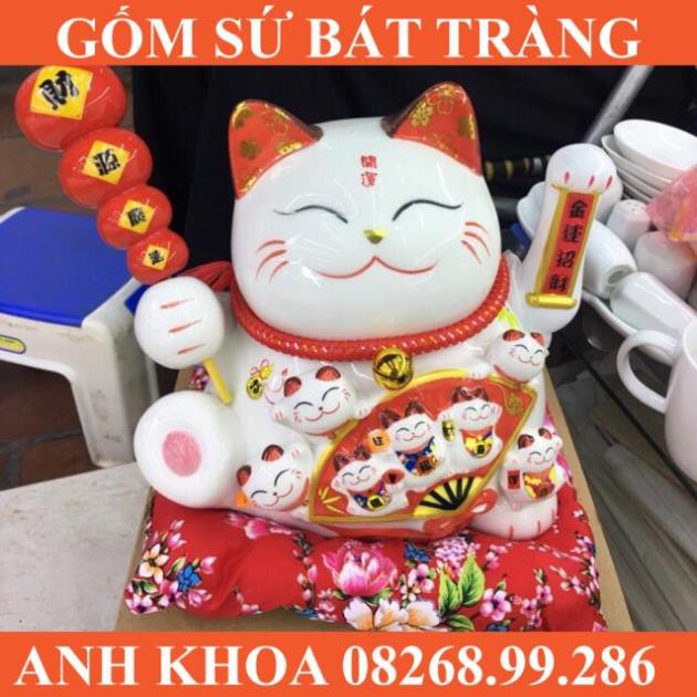 Mèo Thần Tài Cầm Xiên Đĩnh Vàng Cao 27 Cm kèm sạc và thảm - Gốm sứ Bát Tràng Anh Khoa