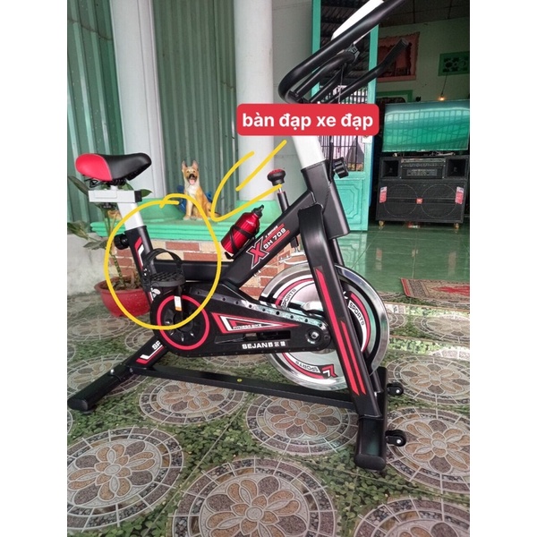 Bàn đạp xe đạp tập tại nhà.