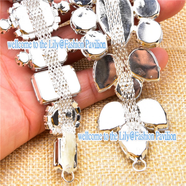 1681019 Phụ Kiện Trang Sức Hình Hoa Đính Đá Sang Trọng