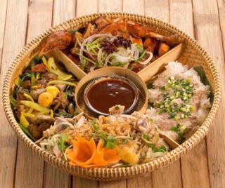Mẹt tre chia ngăn.