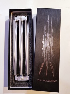 Vuốt đồ chơi wolverine