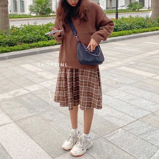 Chân váy kẻ suông