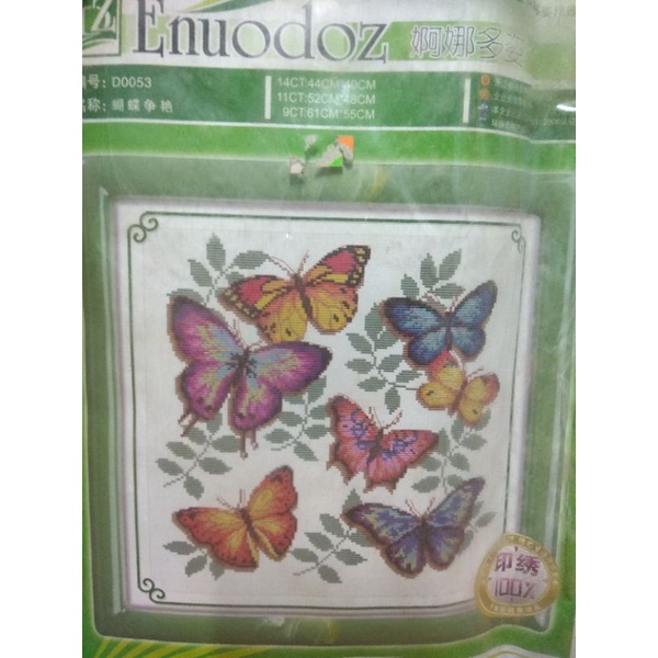 Tranh thêu chữ thập đàn bướm