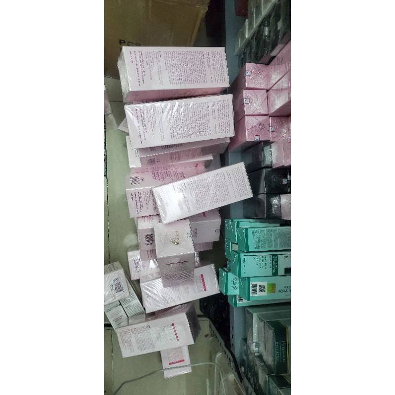 Bộ mỹ phẩm nước hoa cho khách