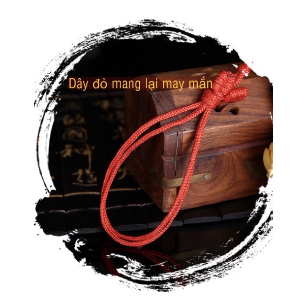 Dây phật treo gương ô tô mang lại bình an."